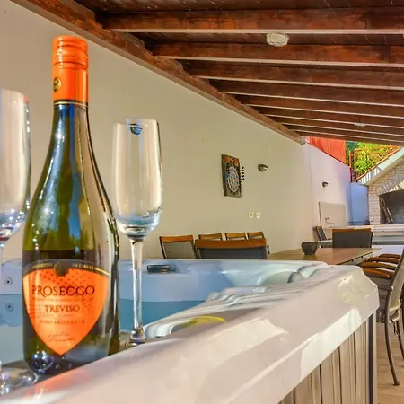 Vikendica Desideria Solin